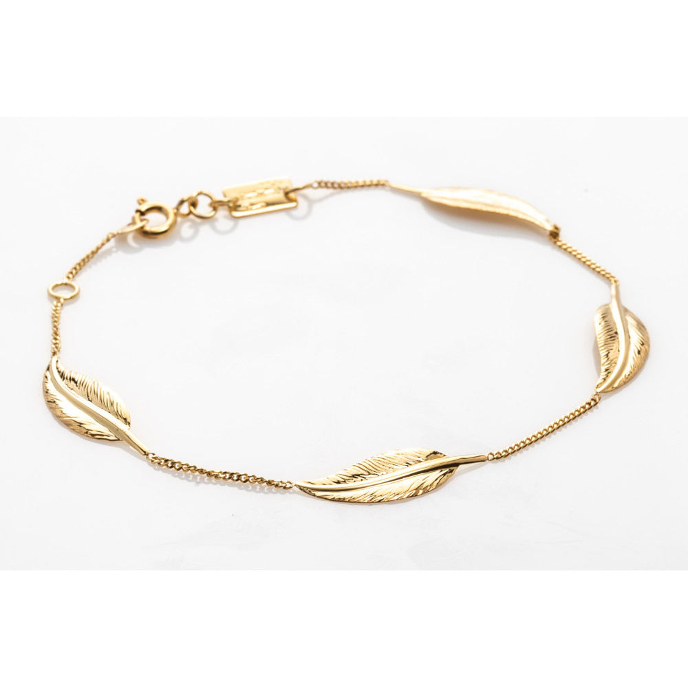 le Bracelet or jaune 375/1000, motifs plumes, by Stauffer