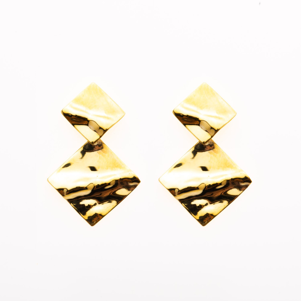 les Boucles d'oreilles pendantes or jaune 375/1000, motifs losanges froissés, by Stauffer