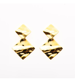 les Boucles d'oreilles pendantes or jaune 375/1000, motifs losanges froissés, by Stauffer
