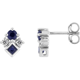 Les Boucles d'oreilles or gris 750/1000, saphirs bleus et oxydes de zirconium by Stauffer