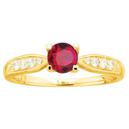 Bague Plaqué Or, 1 spinelle rouge et oxydes de zirconium by Stauffer Ref. 76100180