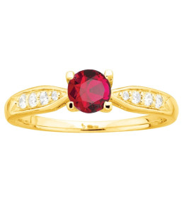 Bague Plaqué Or, 1 spinelle rouge et oxydes de zirconium by Stauffer Ref. 76100180