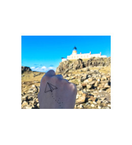 tattoo-lovely-sioou-un-petit-avion-en-papier-qui-prend-son-envol-lt02