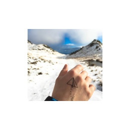 tattoo-lovely-sioou-un-petit-avion-en-papier-qui-prend-son-envol-lt02