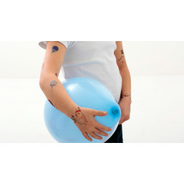 tattoo-lovely-sioou-un-joli-ballon-bleu-ciel-avec-ses-perles-multicouleur-dessine-par-chloe-manceau-kc02