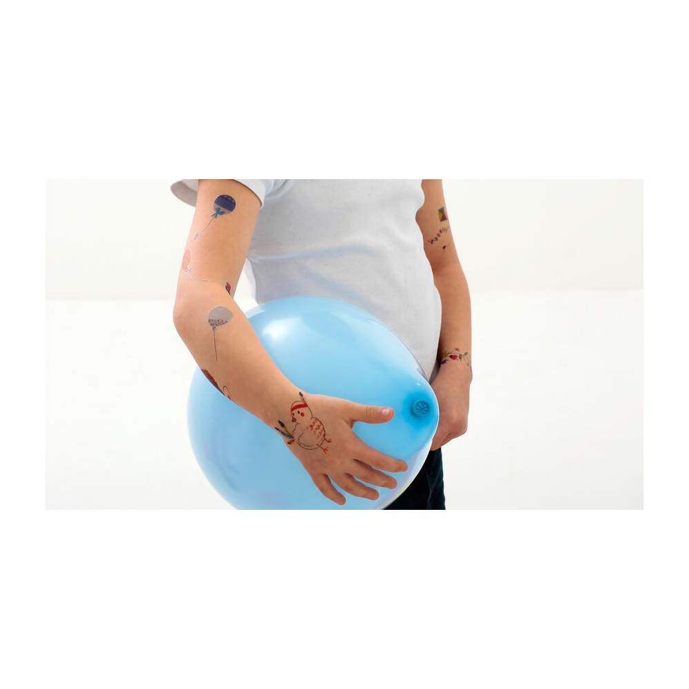 tattoo-lovely-sioou-un-joli-ballon-bleu-ciel-avec-ses-perles-multicouleur-dessine-par-chloe-manceau-kc02