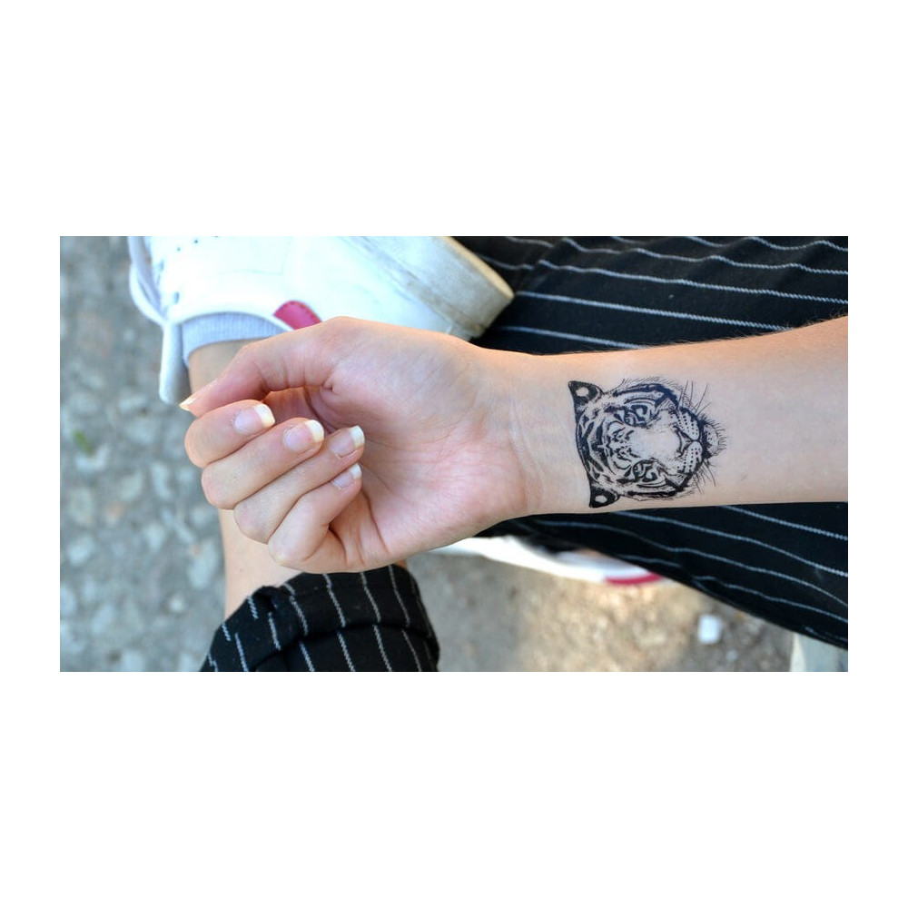 tattoo-lovely-sioou-revelez-votre-cote-sauvage-avec-ce-tatouage-tigre-par-marie-claire-stump-br04