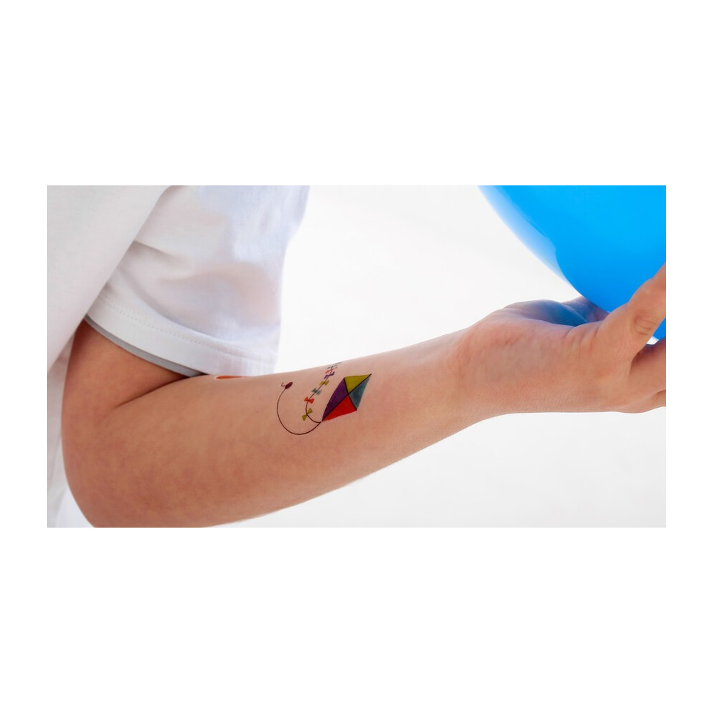 tattoo-lovely-sioou-cerf-volant-dans-les-tons-verts-bleus-orange-et-violets-dessine-par-l-illustratrice-roxanne-bee-kc07