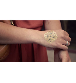 tattoo-lovely-sioou-un-mandala-dore-d-inspiration-mediterraneenne-avec-ses-fines-pointes-de-turquoise-et-de-rubis-dvc03