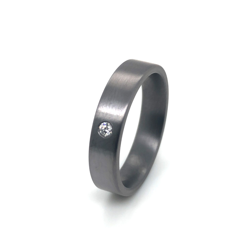 Alliance Tantale Pure Flat Gun + 1 diamant H/SI de 0,016 ct serti clos, largeur 3 mm