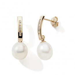 Les Boucles d'oreilles pendantes or jaune 375/1000, perles de culture et oxydes de zirconium by Stauffer