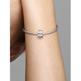 Le Charm clip Pandora Moments, Rangée Scintillante Incolore en argent 925/1000, 791972CZ