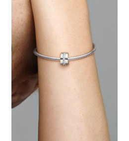 Le Charm clip Pandora Moments, Rangée Scintillante Incolore en argent 925/1000, 791972CZ
