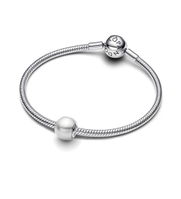 Le Charm Pandora Moments, perle de synthèse blanche en argent 925/1000, 793781C01