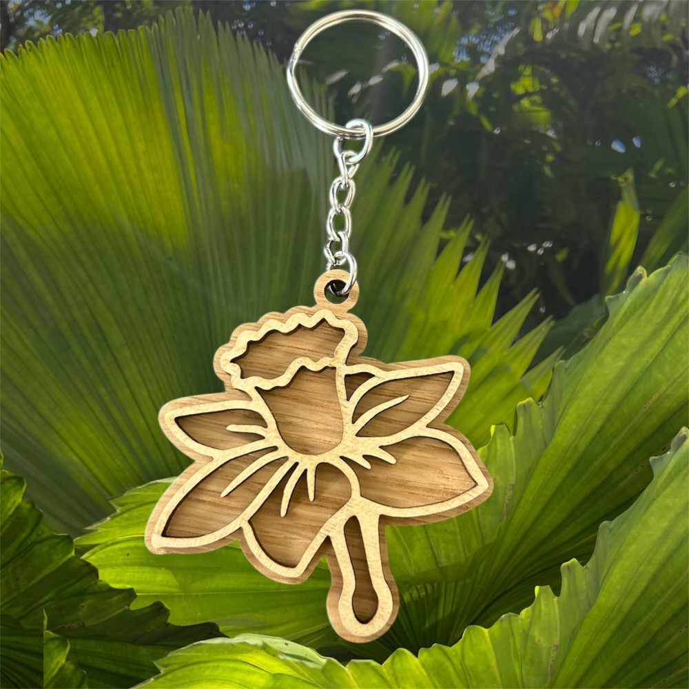 Porte clés jonquille tige chêne 3D et acier by Stauffer "bijou officiel de la fête des jonquilles de Gerardmer"