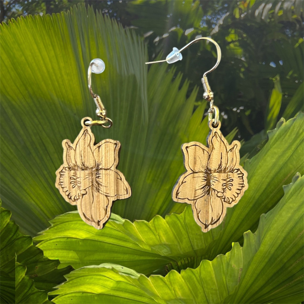 Boucles d'oreilles jonquilles en chêne et argent doré by Stauffer "bijou officiel de la fête des jonquilles de Gerardmer"