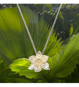 Collier femme jonquille GM argenté avec chaîne acier by Stauffer "bijou officiel de la fête des jonquilles de Gerardmer"