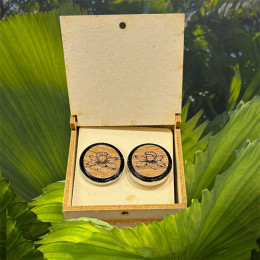 Les Boutons de manchette jonquille chêne et acier by Stauffer "bijou officiel de la fête des jonquilles de Gerardmer"