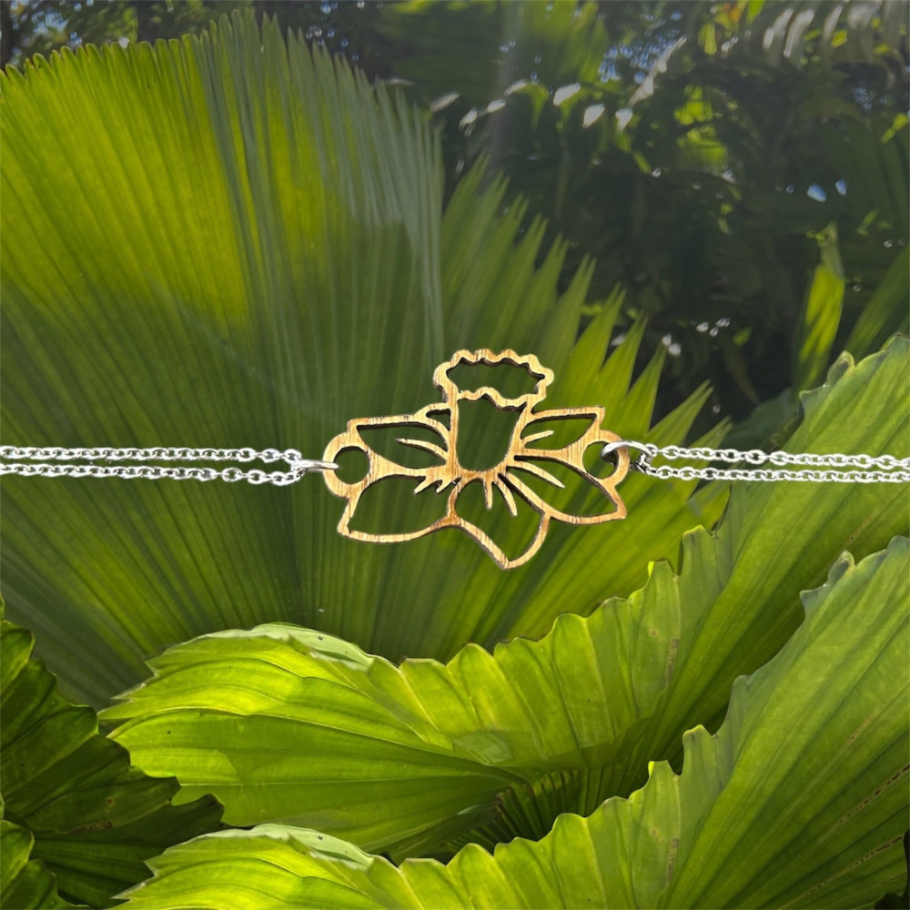 Bracelet jonquille en chêne découpé et acier by Stauffer "bijou officiel de la fête des jonquilles de Gerardmer"