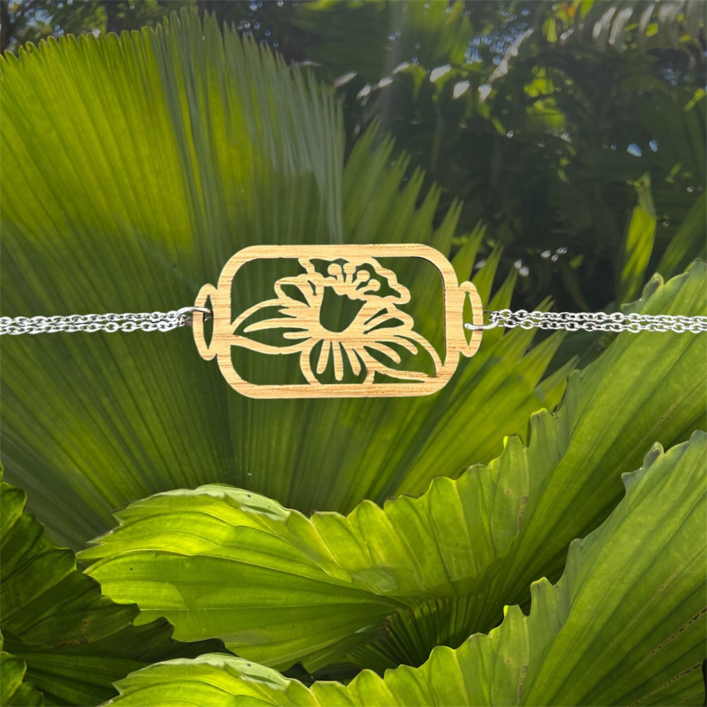 Bracelet jonquille en chêne tour découpé et acier by Stauffer "bijou officiel de la fête des jonquilles de Gerardmer"