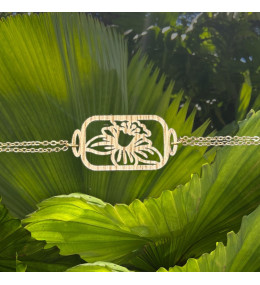 Bracelet jonquille en chêne tour découpé et acier doré by Stauffer "bijou officiel de la fête des jonquilles de Gerardmer"
