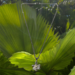 Le Collier femme jonquille PM argenté avec chaîne acier by Stauffer "bijou officiel de la fête des jonquilles de Gerardmer"