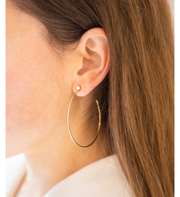 Les Boucles d'oreilles créoles Romana en acier PVD jaune, diamètre 50mm et oxydes de zirconium ZAG bijoux, SEC25611-01WHT