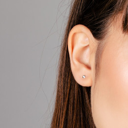 Boucles d'oreilles or gris 750/1000 et diamants 0,05 carat by Stauffer