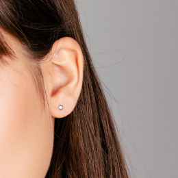 Boucles d'oreilles or gris 750/1000 et diamants 0,10 carat by Stauffer