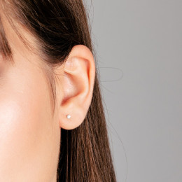 Boucles d'oreilles or gris 750/1000 et diamants 0,10 carat by Stauffer