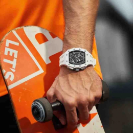 La Montre homme Tsar Bomba Elemental collection, biocéramique blanche TB8204B01
