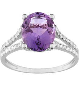 Bague or gris 375/1000, améthyste taille ovale et oxydes de zirconium by Stauffer