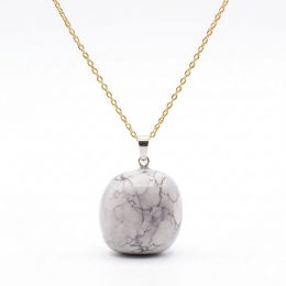 Collier pierre roulée howlite blanche A 20/30 mm avec chaine forçat acier doré jaune