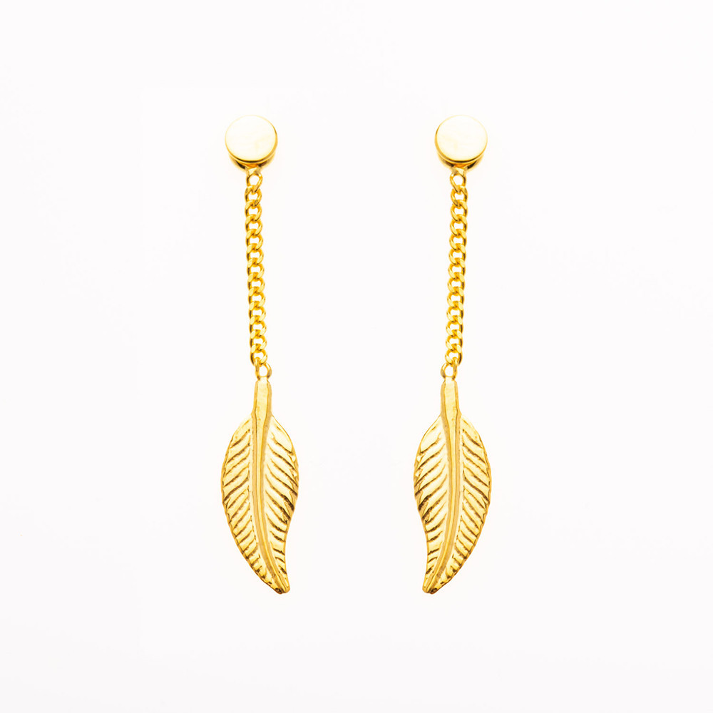 Boucles d'oreilles pendantes, or jaune 375/1000 ,motifs plumes by Stauffer