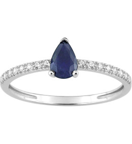 Bague or gris 375/1000, saphir bleu taille poire et oxydes de zirconium, by Stauffer