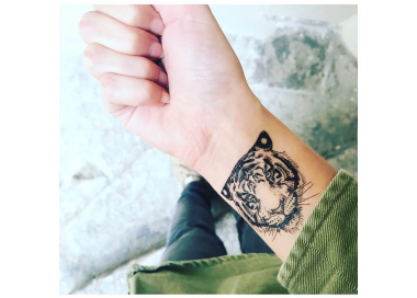 Tattoo LOVELY SIOOU Révélez votre côté sauvage avec ce tatouage tigre par Marie-Claire Stump. BR04