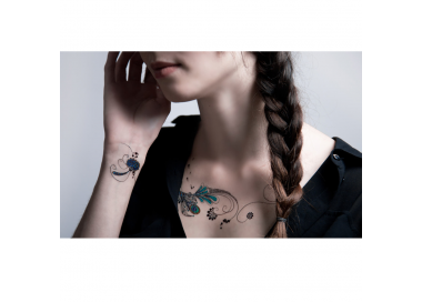 Tattoo LOVELY SIOOU Motif original inspiré du plumage du paon avec de délicates arabesques, dessiné par Laurie Fabre. DVC04