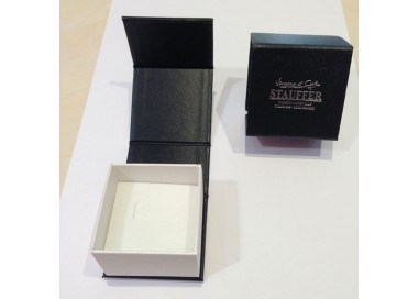 Boucles d'oreilles or gris 750/1000 et diamants 0,10 carat by Stauffer