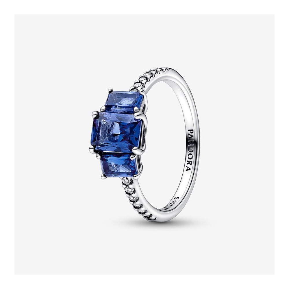 La Bague Pandora, Trois Pierres Bleues Rectangulaires Étincelantes, en argent 925/1000, 192389C01.