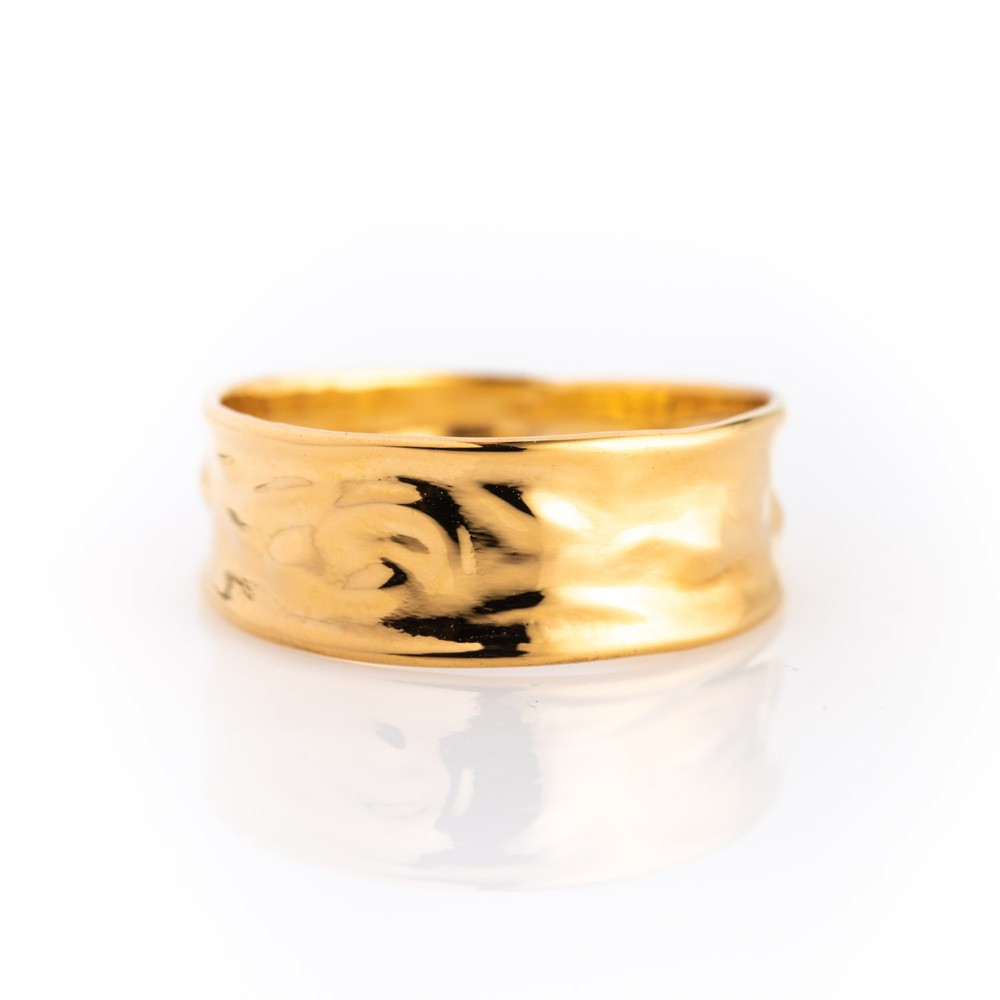 la Bague or jaune 375/1000 , froissée, largeur 7 mm, by Stauffer