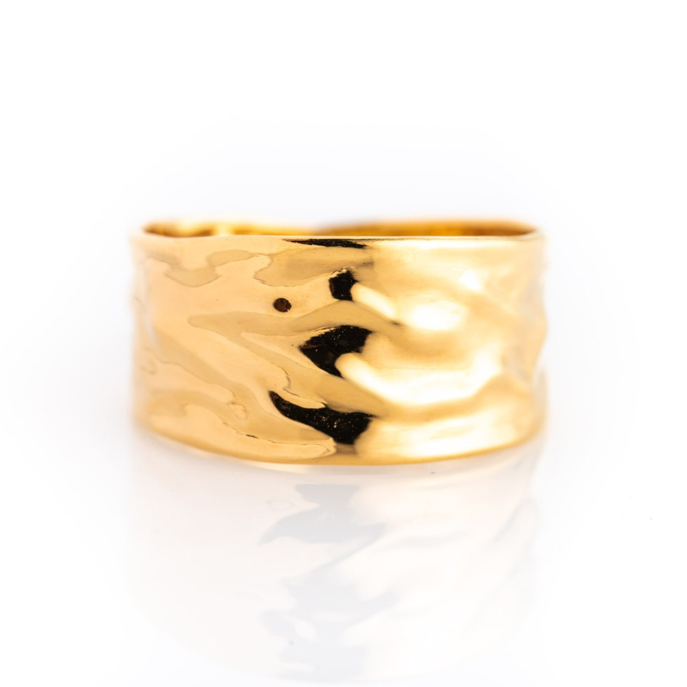 la Bague or jaune 375/1000 , froissée, largeur 11 mm, by Stauffer