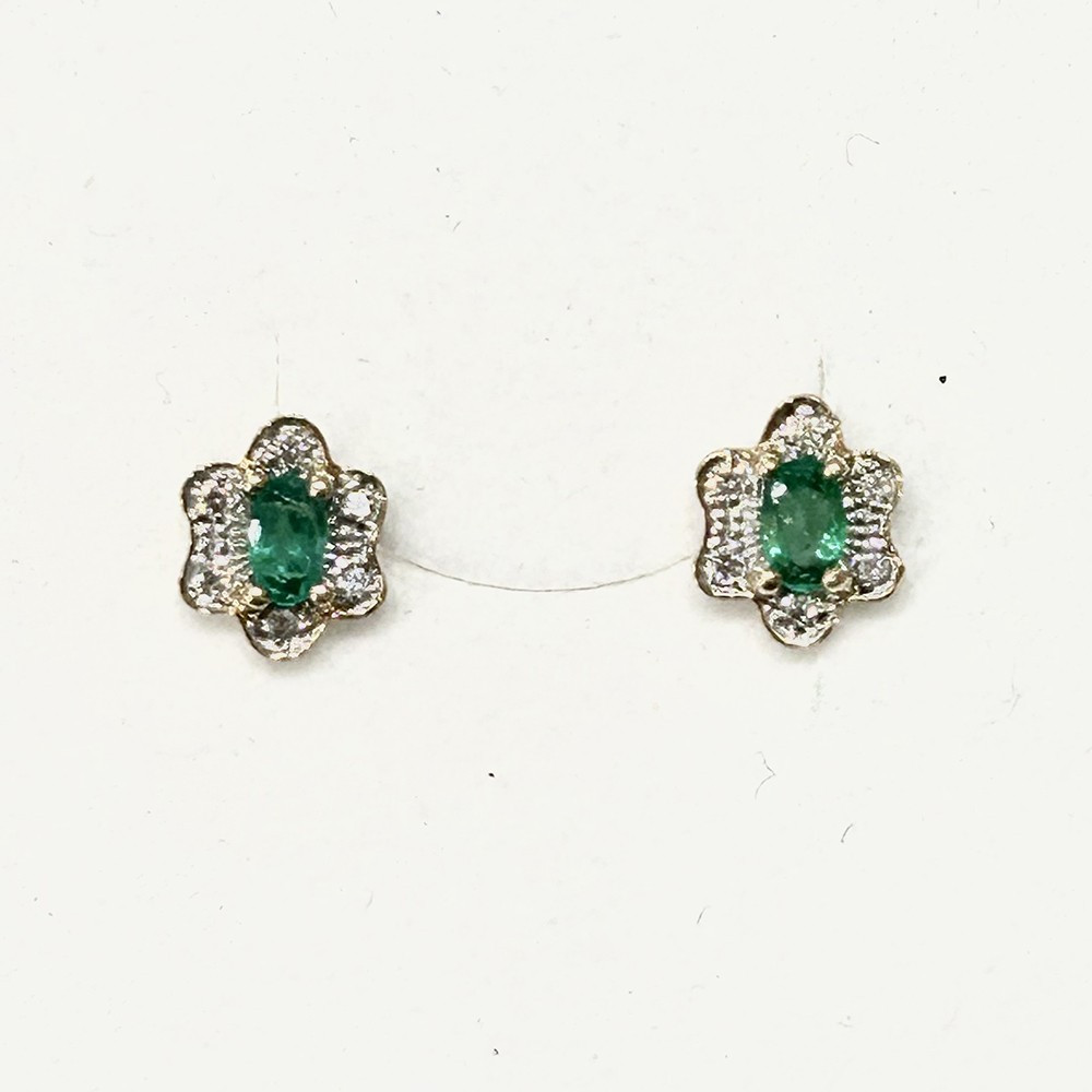 Les Boucles d'oreilles or bicolore 375/1000, émeraudes et diamants by Stauffer