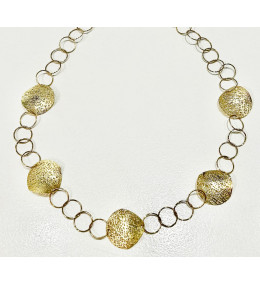 le Collier or jaune 750/1000, motifs chips, by Stauffer