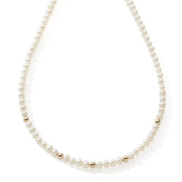 Le Collier or jaune 375/1000 avec 5 boules en or et perles de culture, diamètre 4 à 4,5 mm, by Stauffer