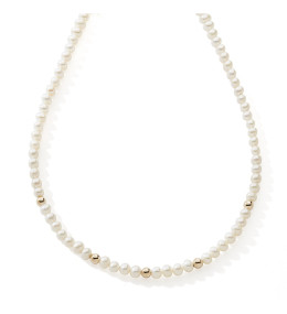 Le Collier or jaune 375/1000 avec 5 boules en or et perles de culture, diamètre 4 à 4,5 mm, by Stauffer