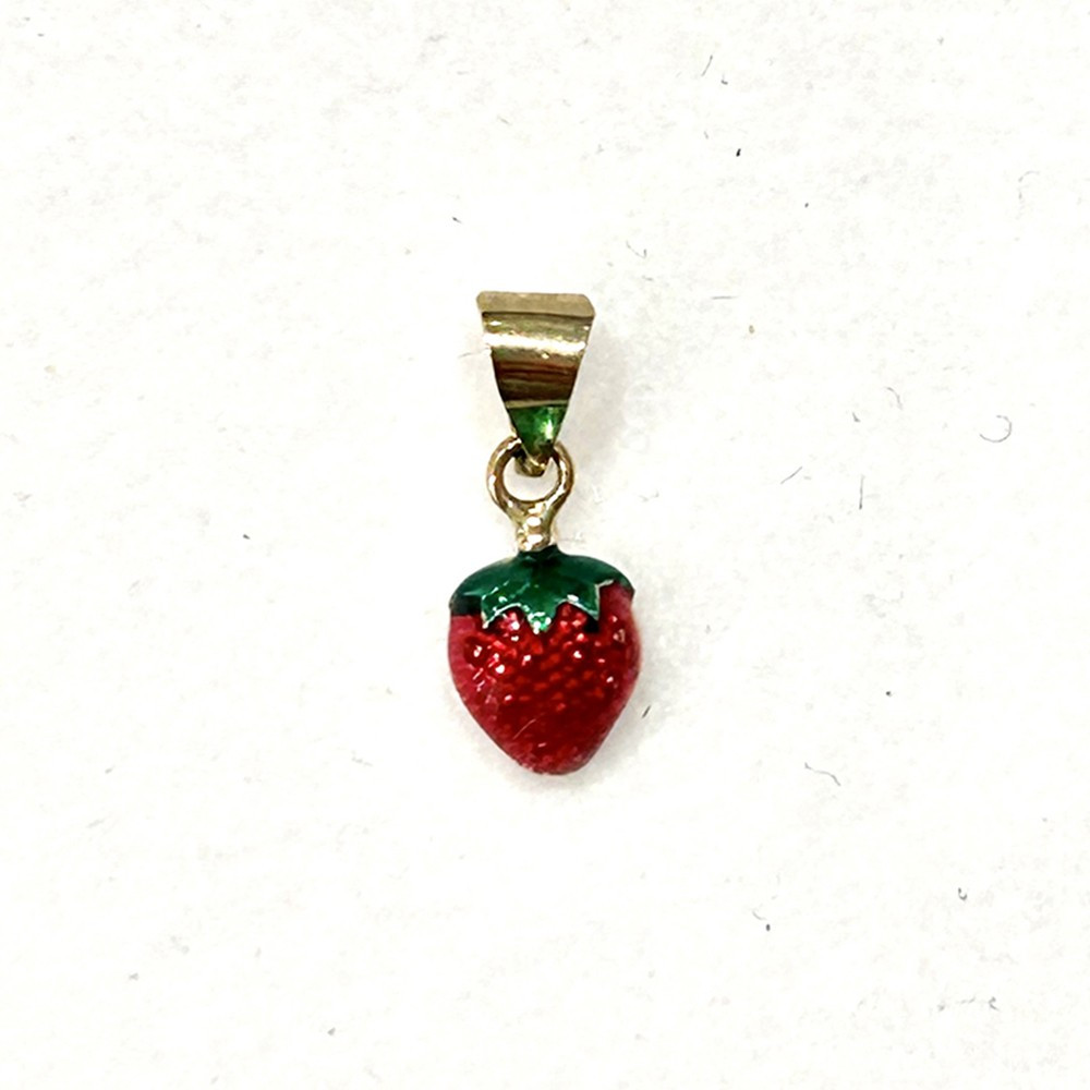 Le Pendentif or jaune 375/1000, fraise et laque by Stauffer